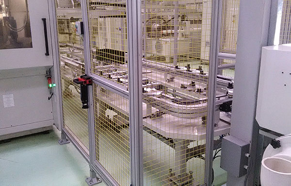 工业铝型材的问世，取代了铁制品在设备行业。